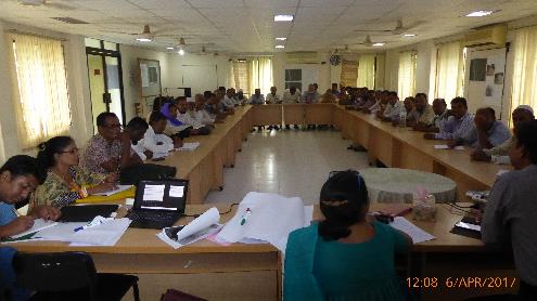 Bangladesh: discussing the integration of roads and footpaths for better management of drainage and water levels in low lying polder areas with a large range of stakeholders