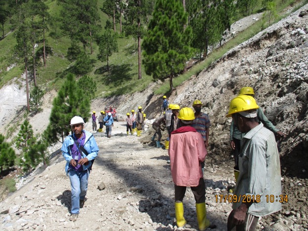 Figure 14.4. Road maintenance group in Nepal with work safety measures